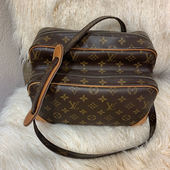 Louis Vuitton Handbags - Louise Vuitton Amazone monogram camera bag